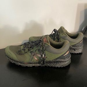 Men’s New Balance Army Green Sneakers, size 10!